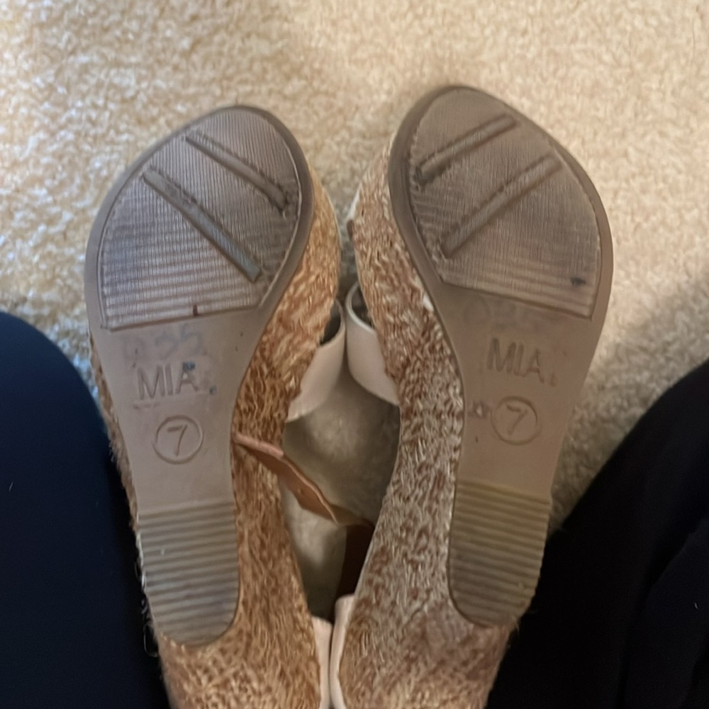 White wedge sandals with tan ankle strap - Picture 4 of 4